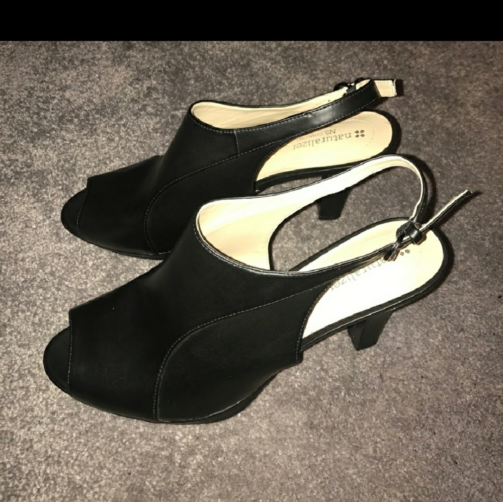 Naturalizer black peep toe sandal sz 9.5.